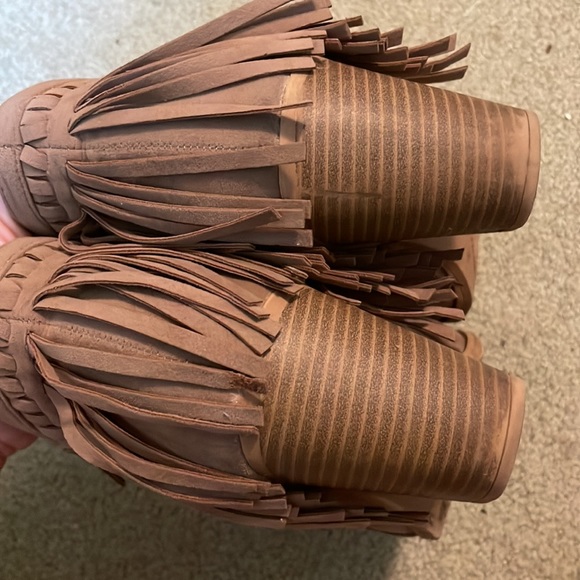 Vanity | suede fringe ankle boots | size 9 - Picture 4 of 8